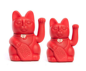 Lucky cat color rojo fresa
