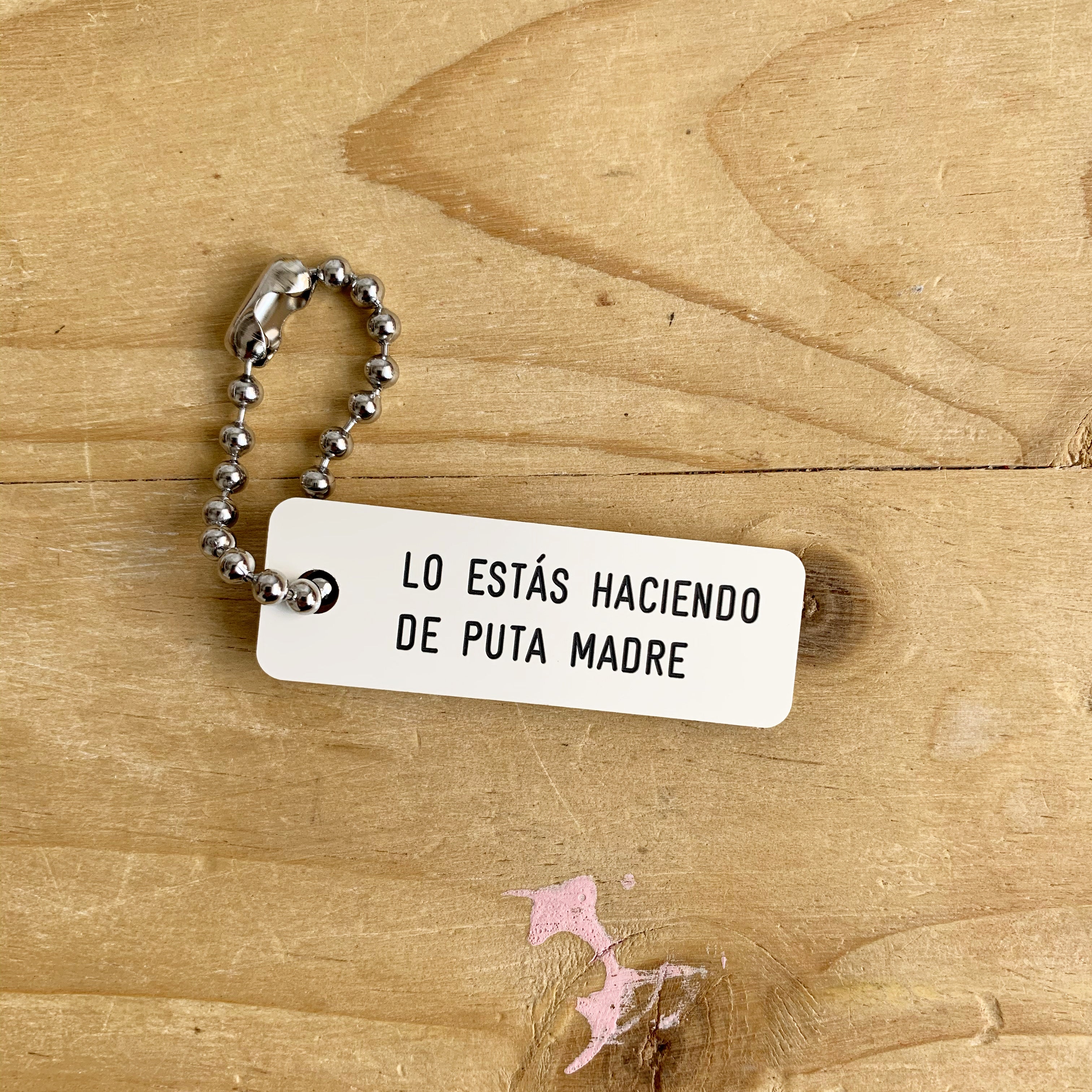 Llavero nihilista y de amor